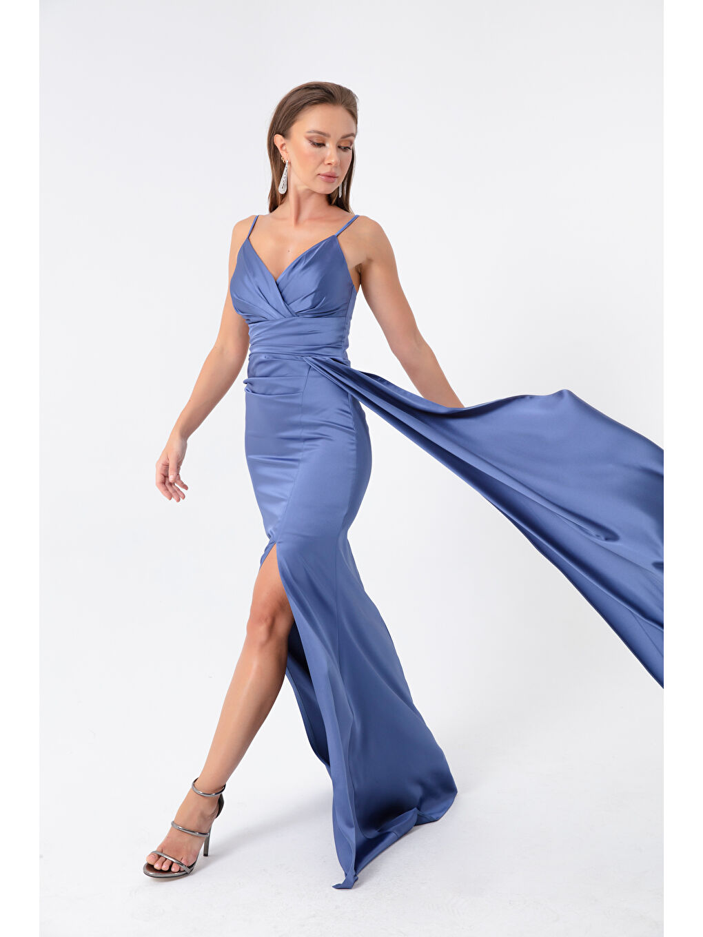 Kadın İndigo Askılı Uzun Saten Abiye Elbise & Mezuniyet Elbisesi-1
