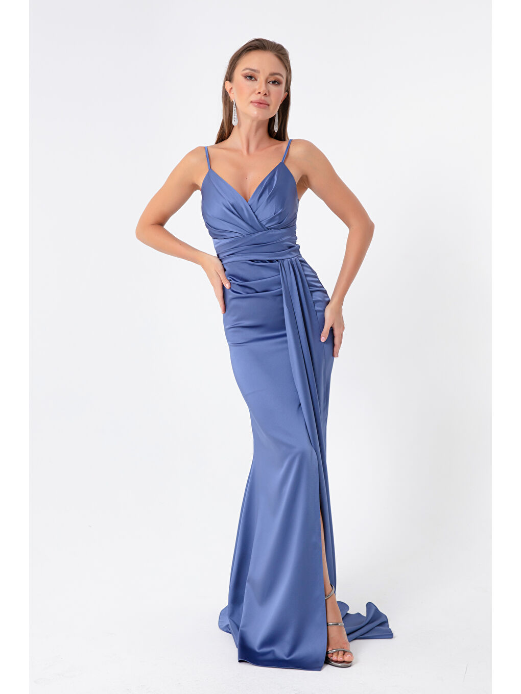 Kadın İndigo Askılı Uzun Saten Abiye Elbise & Mezuniyet Elbisesi-2