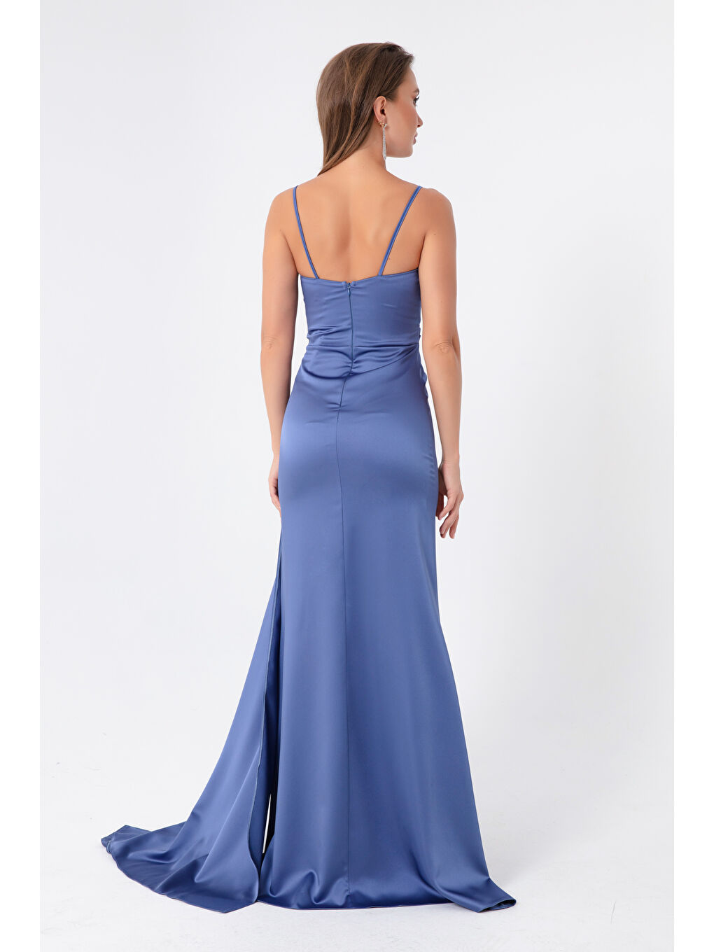 Kadın İndigo Askılı Uzun Saten Abiye Elbise & Mezuniyet Elbisesi-4