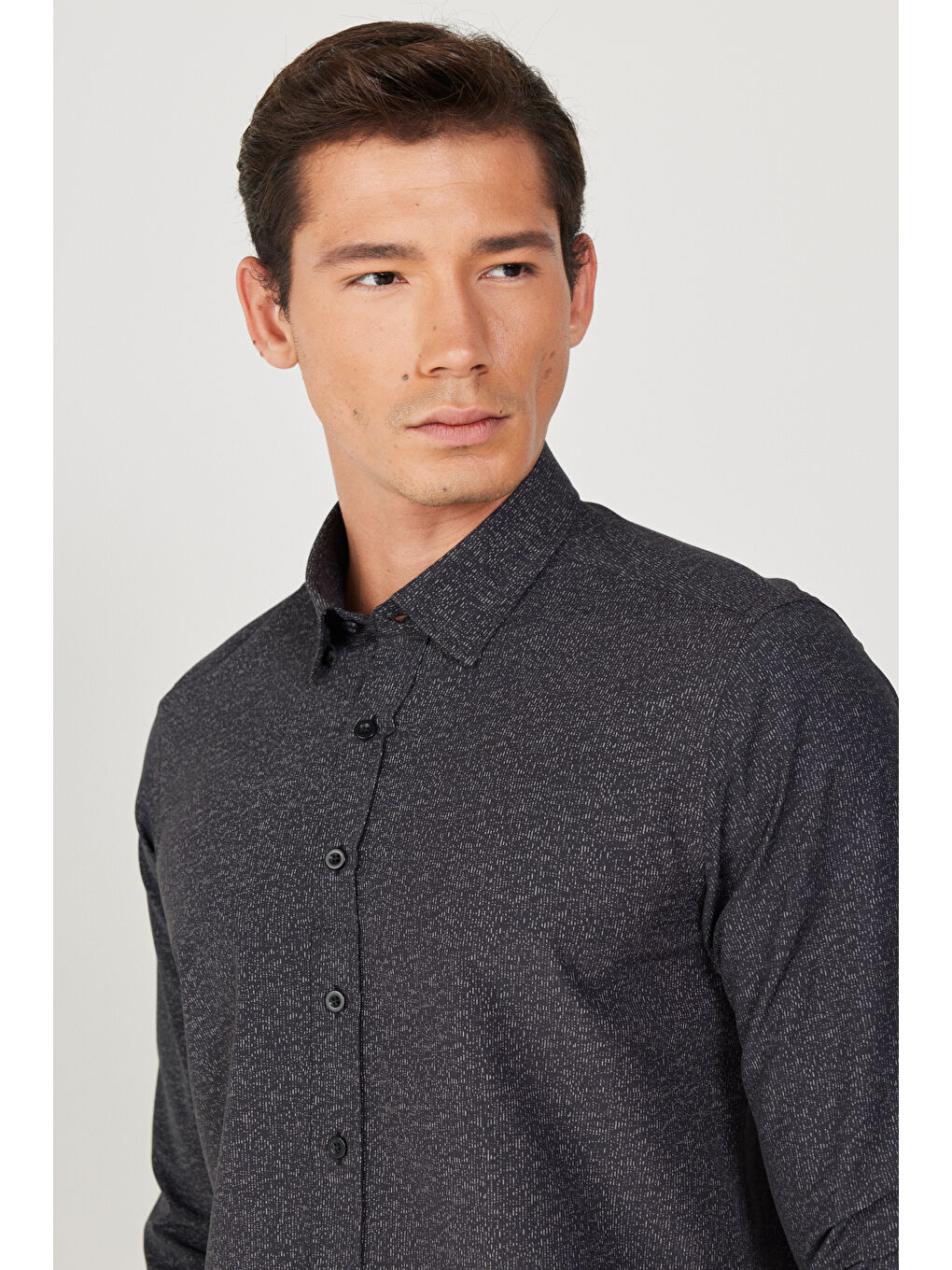 Erkek Siyah Slim Fit Dar Kesim Düğmeli Yaka Baskılı Gömlek-4