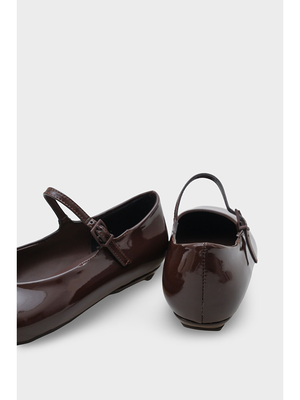 Kahverengi Nickie Tokalı Bantlı Küt Burunlu Düz Topuklu Günlük Kadın Babet-5