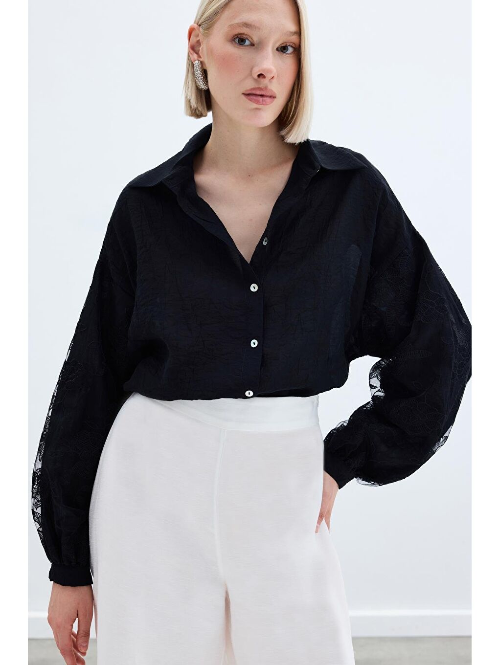 Nakış Detaylı Kraşlı Gömlek - Siyah-2
