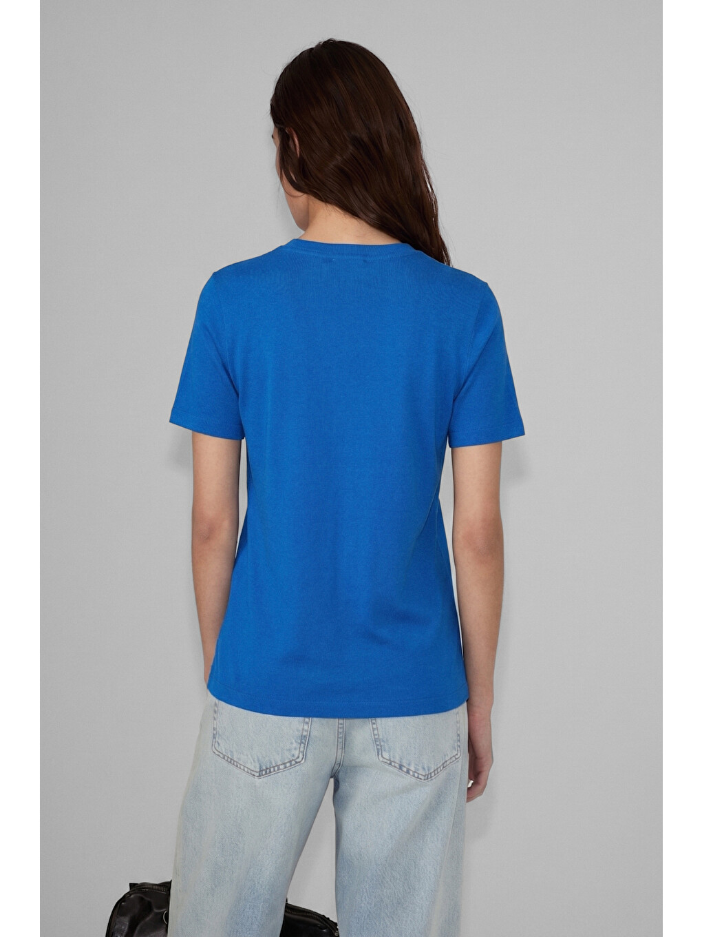Mavi Sheane Kadın %100 Organik Pamuk Derin V Yakalı Comfort Fit Saks T-shirt-1