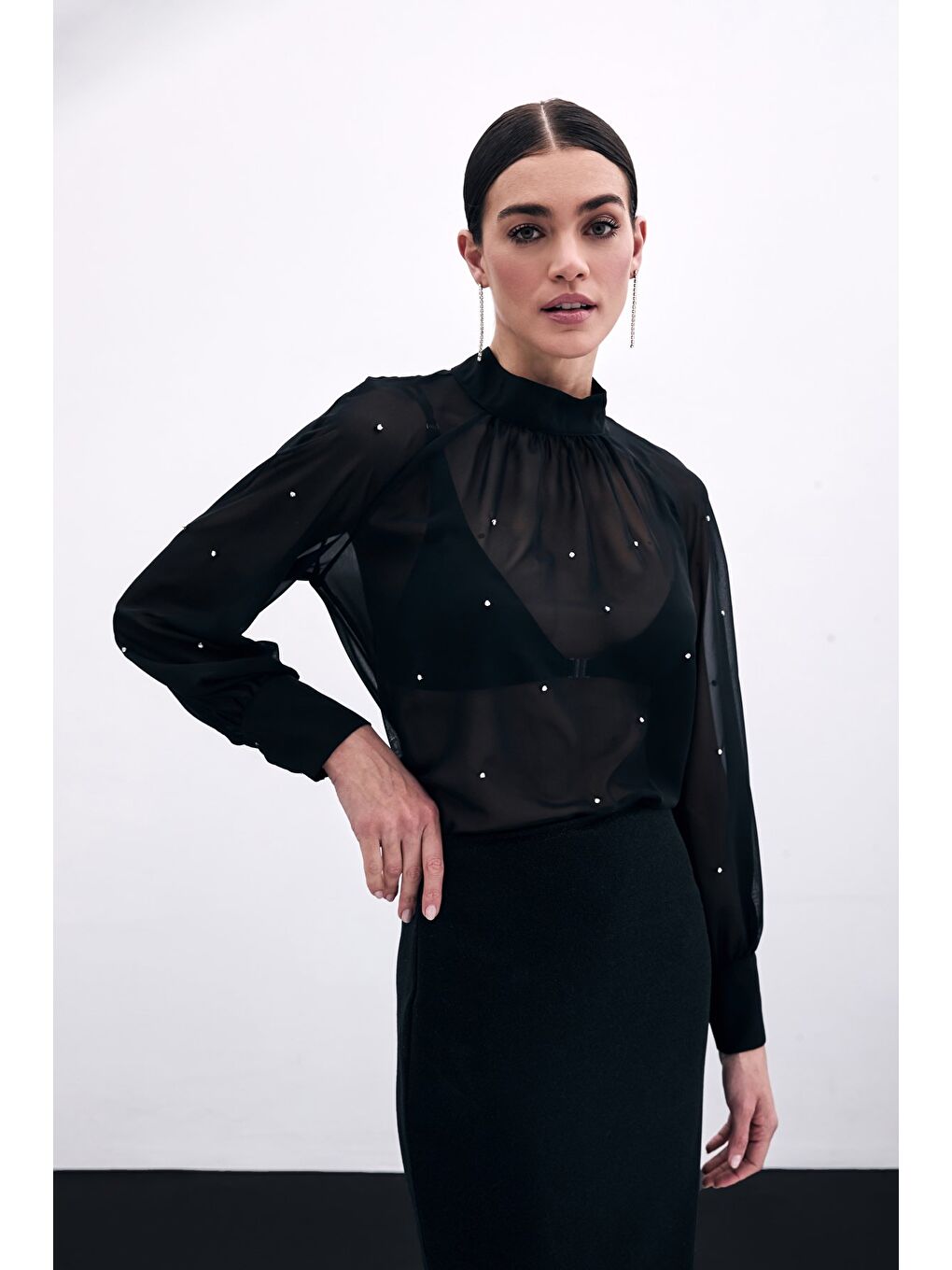 Taş Detaylı Transparan Bluz - Siyah