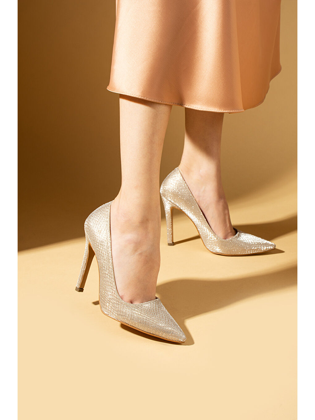 Bej Kroko Desenli İnce Uzun Topuklu Kadın Stiletto 71-53-24Baskı-2