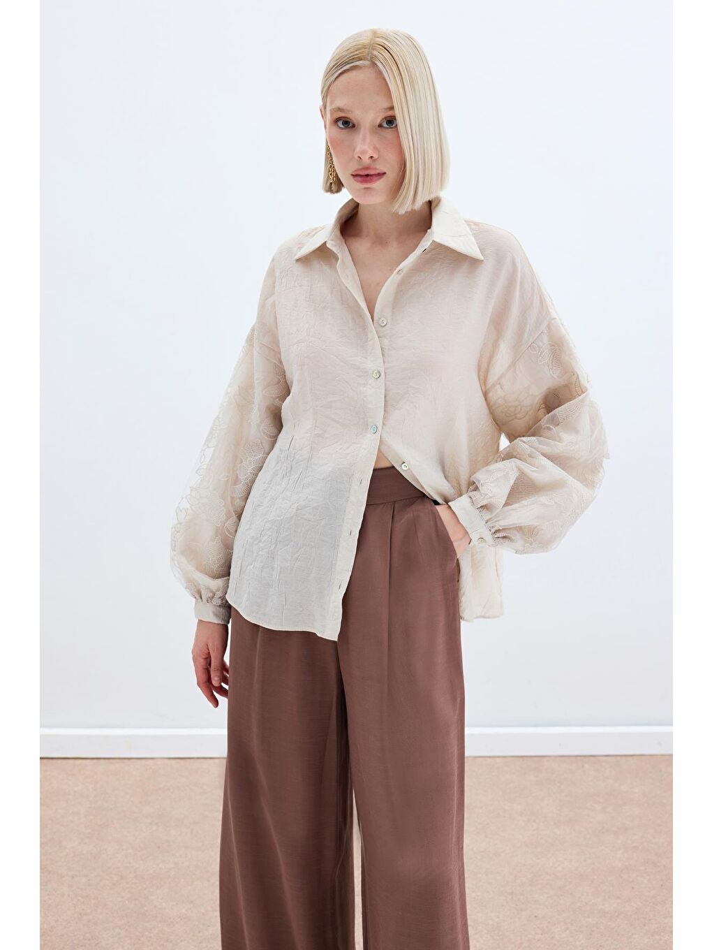 Nakış Detaylı Kraşlı Gömlek - Bej-1