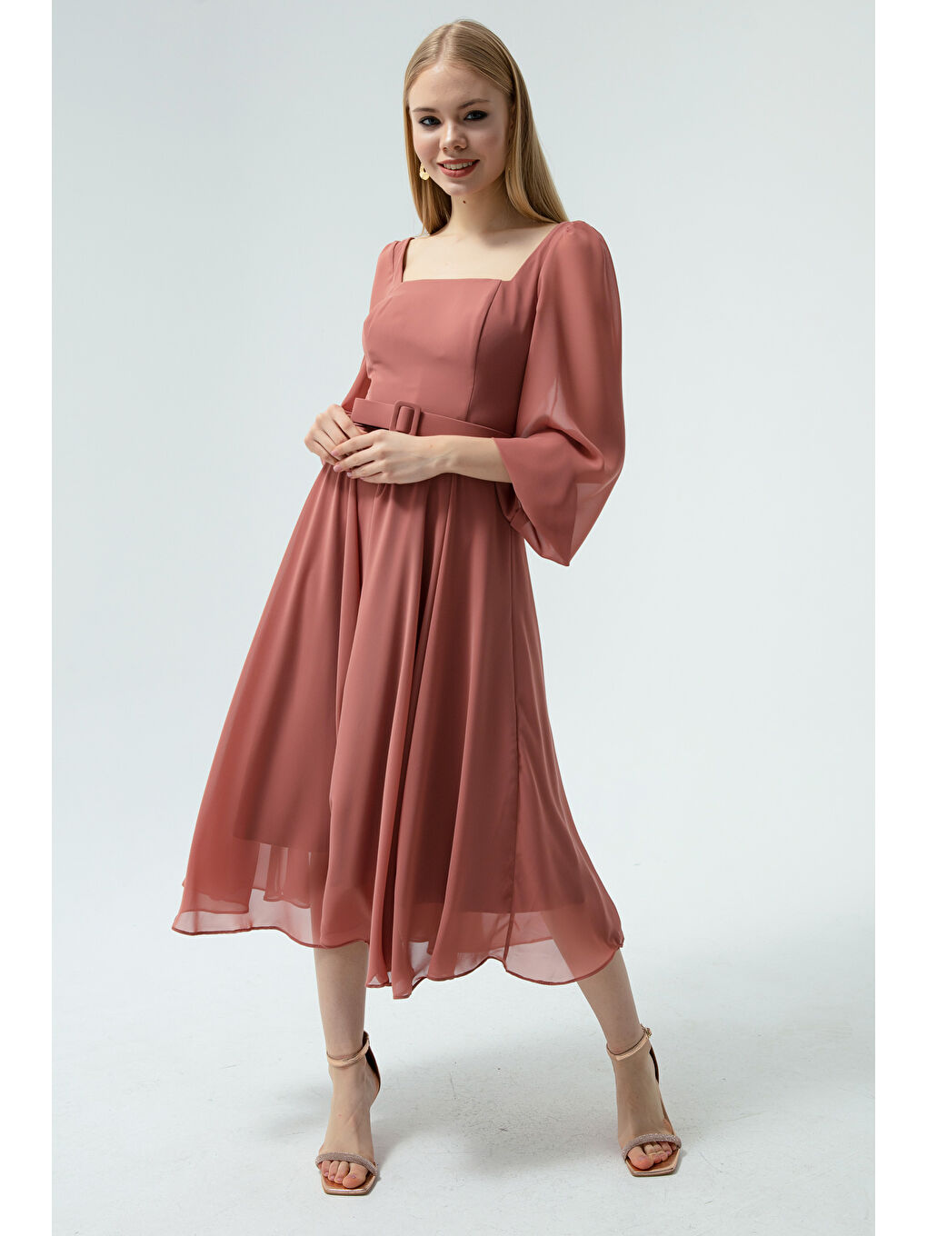 Pembe Kadın Somon Kare Yaka Kemerli Midi Şifon Abiye Elbise