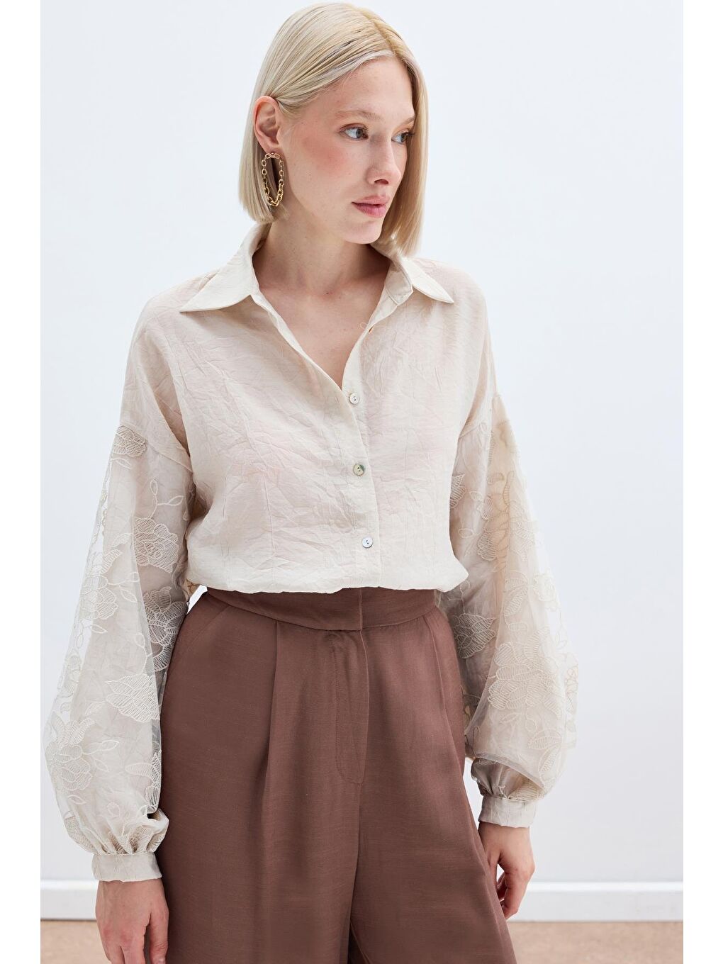 Nakış Detaylı Kraşlı Gömlek - Bej-2