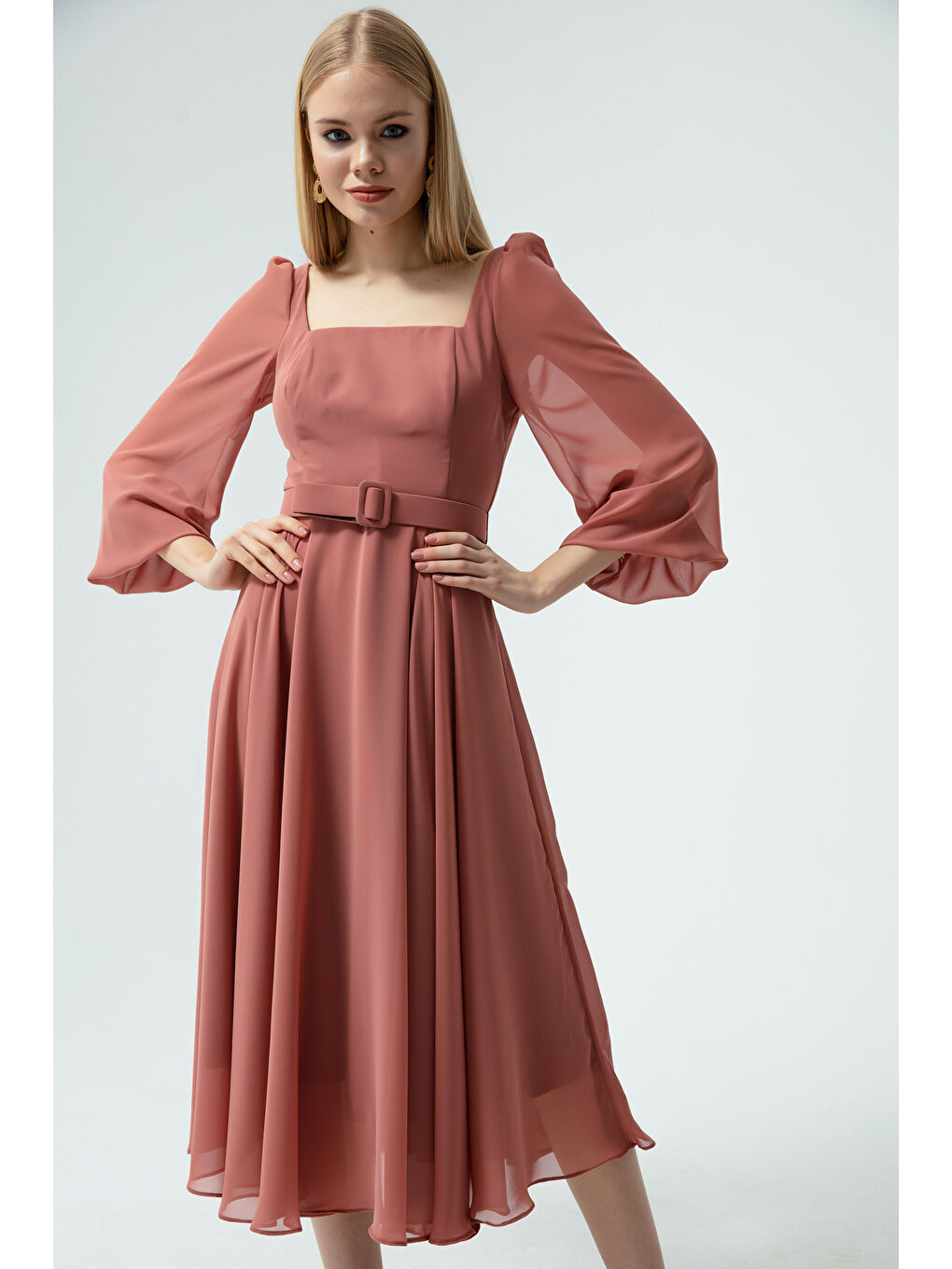 Pembe Kadın Somon Kare Yaka Kemerli Midi Şifon Abiye Elbise-1