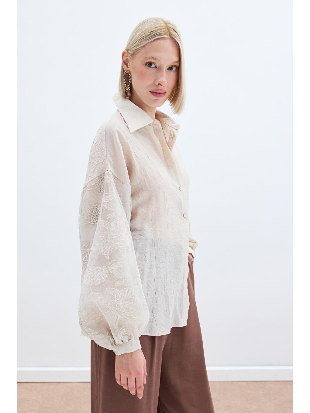 Nakış Detaylı Kraşlı Gömlek - Bej-4