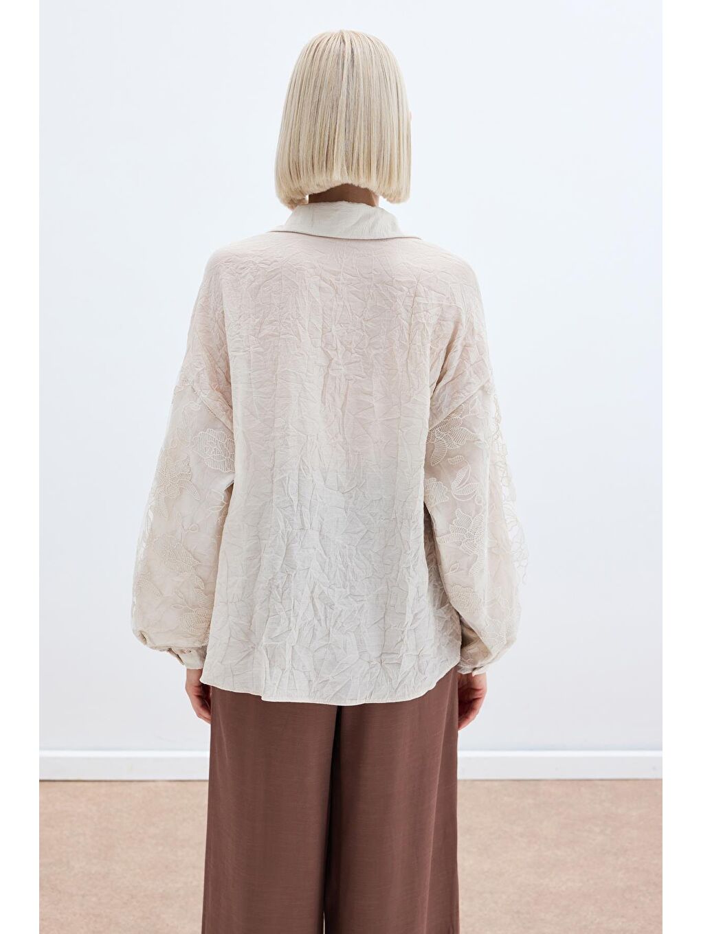 Nakış Detaylı Kraşlı Gömlek - Bej-5