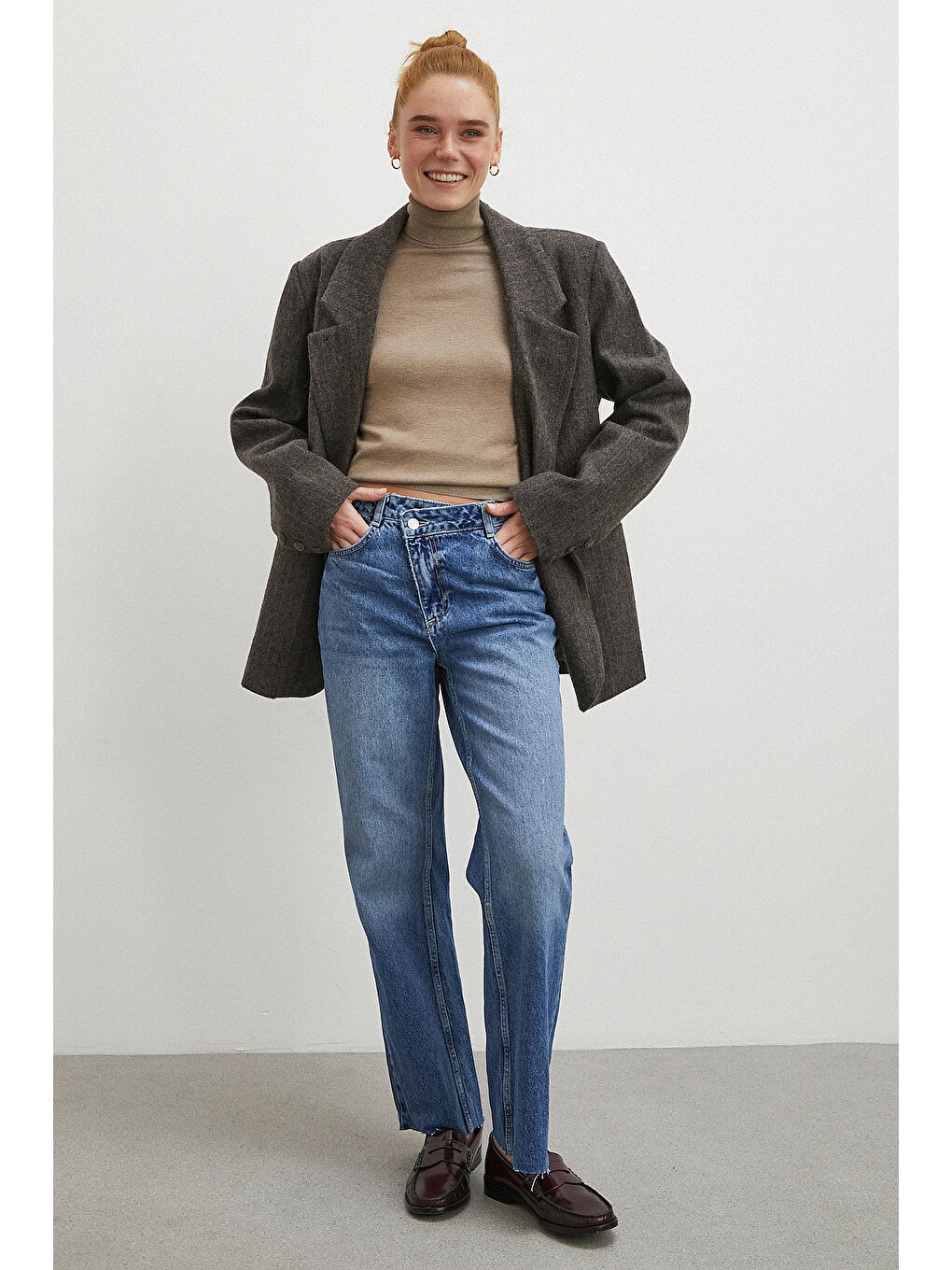 Çapraz Fermuarlı Kesik Paça Düğmeli Jean Lacivert