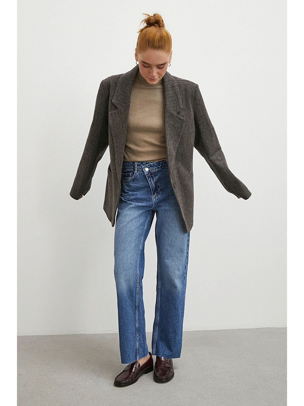 Çapraz Fermuarlı Kesik Paça Düğmeli Jean Lacivert-3