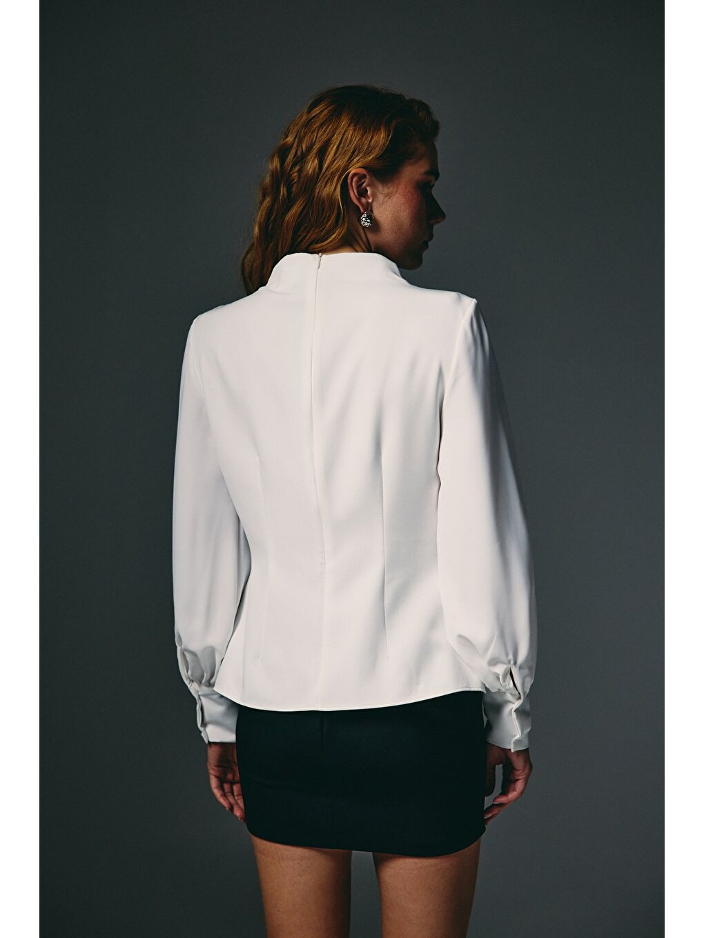 Ön Aksesuarlı Bluz - Ekru-6