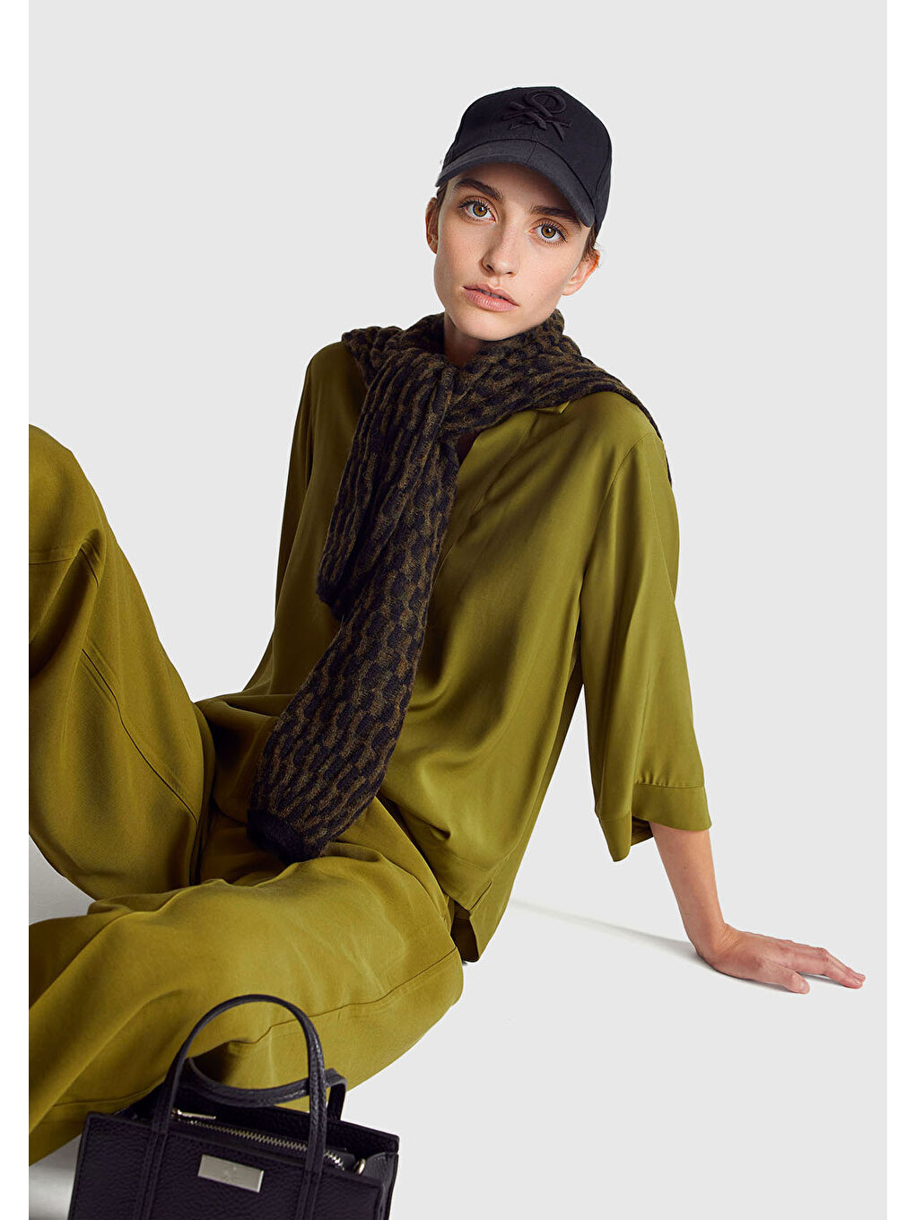 Kadın Haki Yeşili %100 Viskoz Yarım Kol Gömlek Yaka Bluz-4