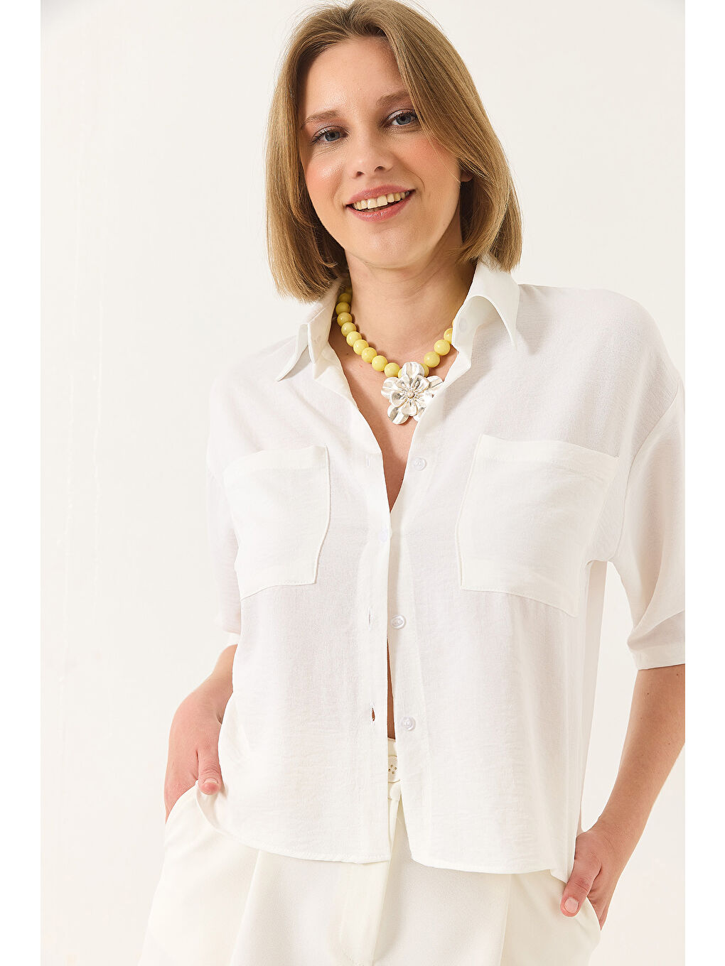 Ekru Kadın Çift Cep Detaylı Keten Aerobin Oversize Kısa Gömlek-2