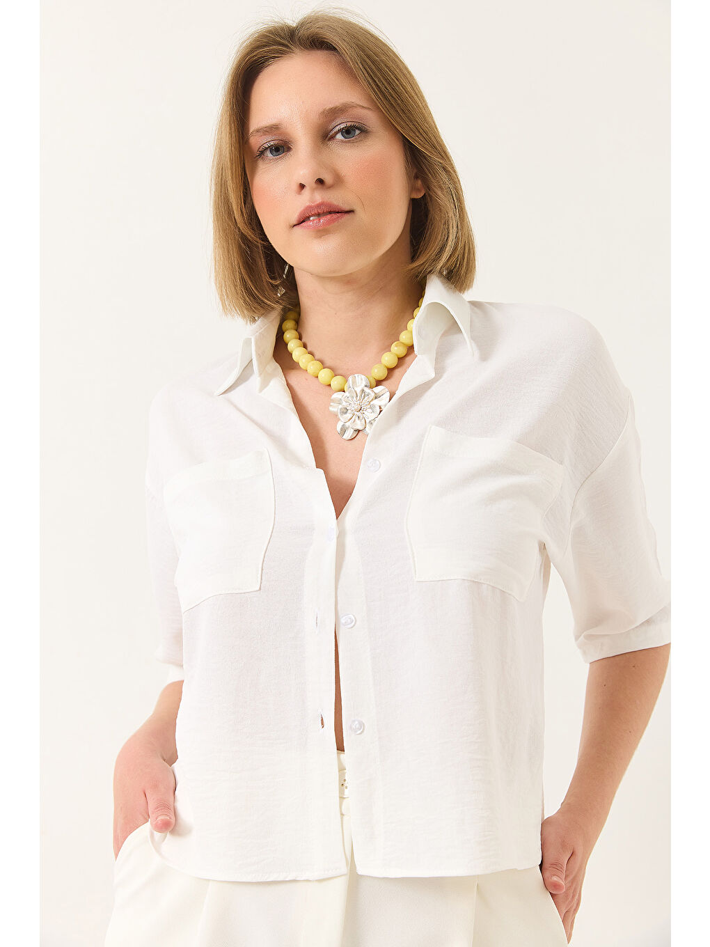 Ekru Kadın Çift Cep Detaylı Keten Aerobin Oversize Kısa Gömlek-3