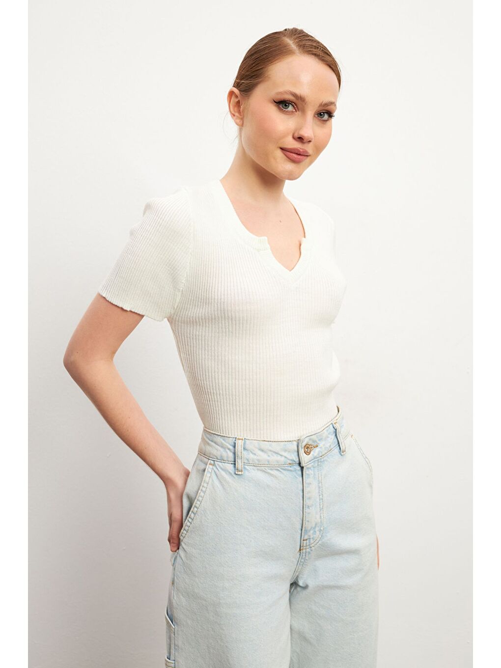 Kadın Beyaz V Yaka Fitilli Bluz