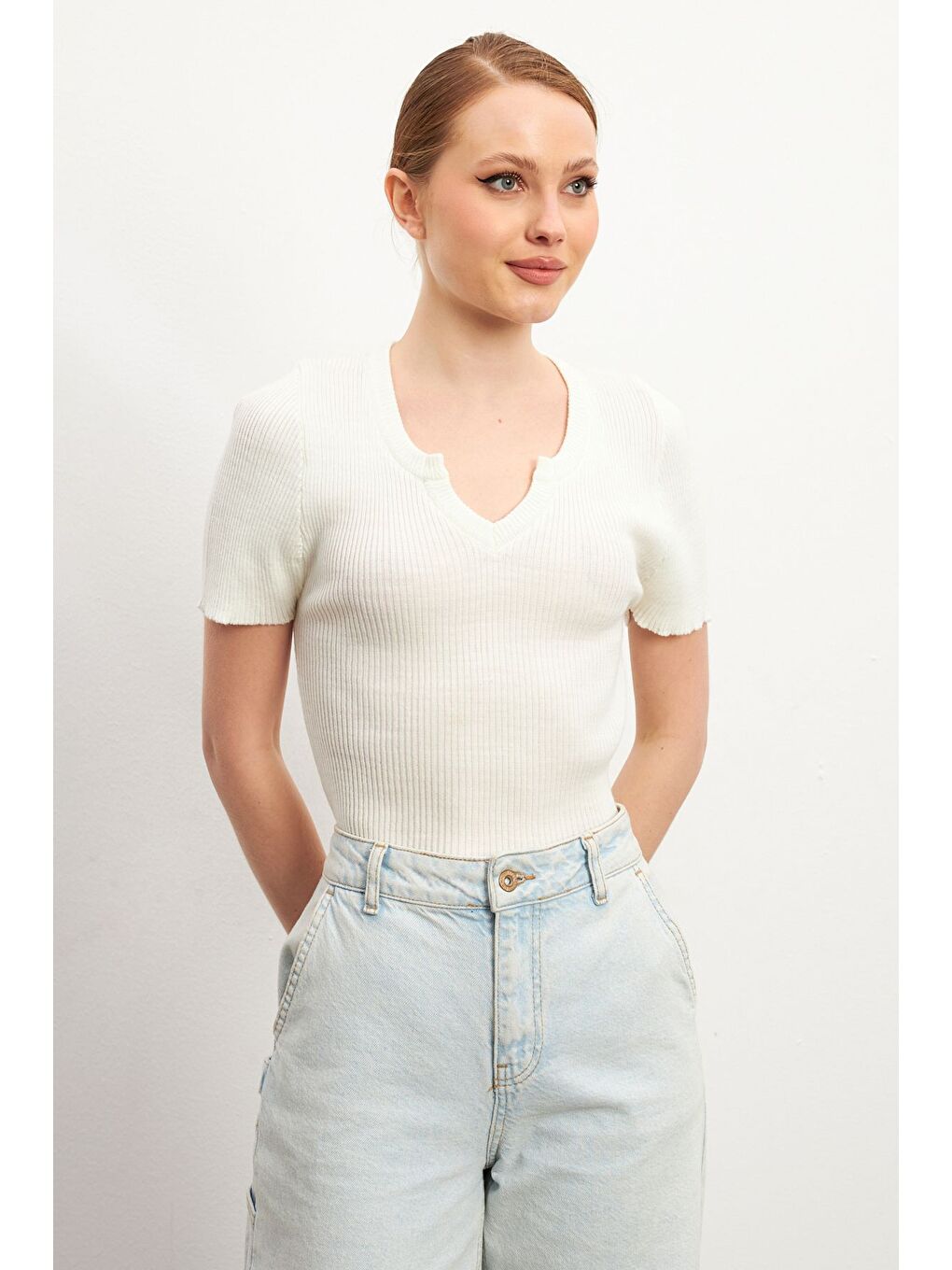 Kadın Beyaz V Yaka Fitilli Bluz-1