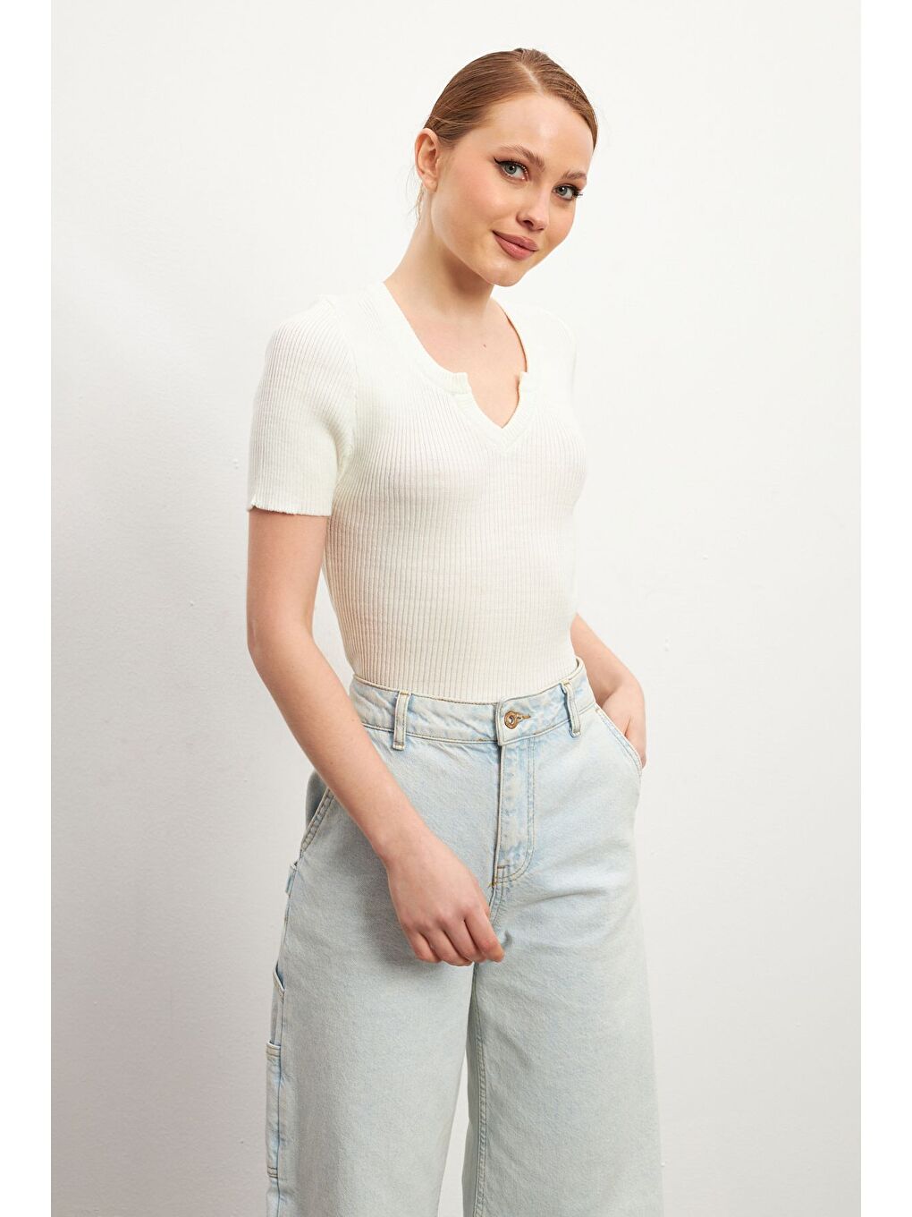 Kadın Beyaz V Yaka Fitilli Bluz-2