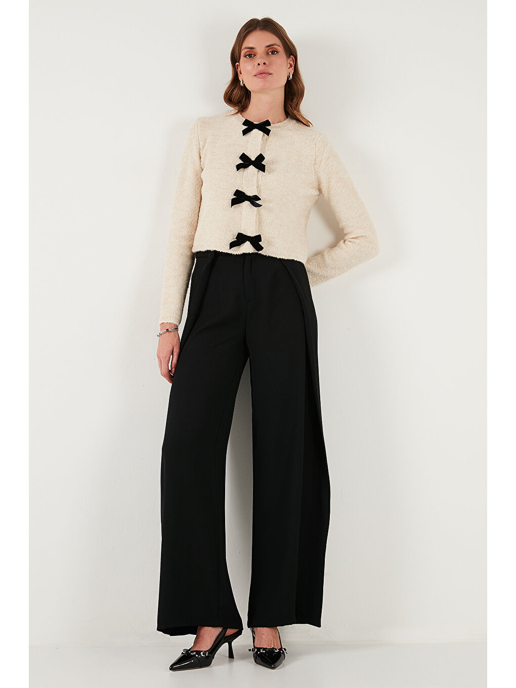 Bej Regular Fit Bisiklet Yaka Kurdele Detaylı Premium Hırka 680HI00105-5