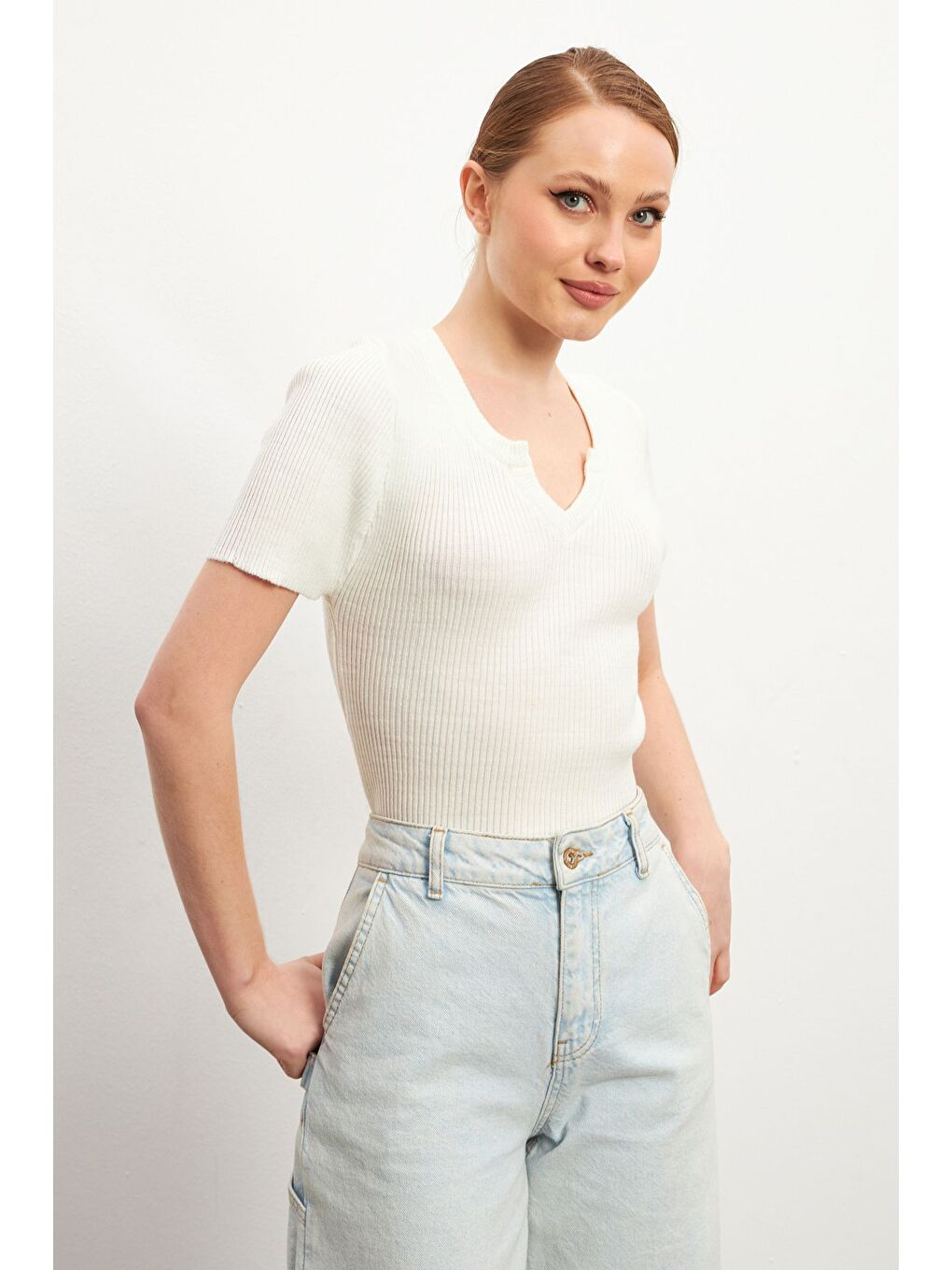 Kadın Beyaz V Yaka Fitilli Bluz-3