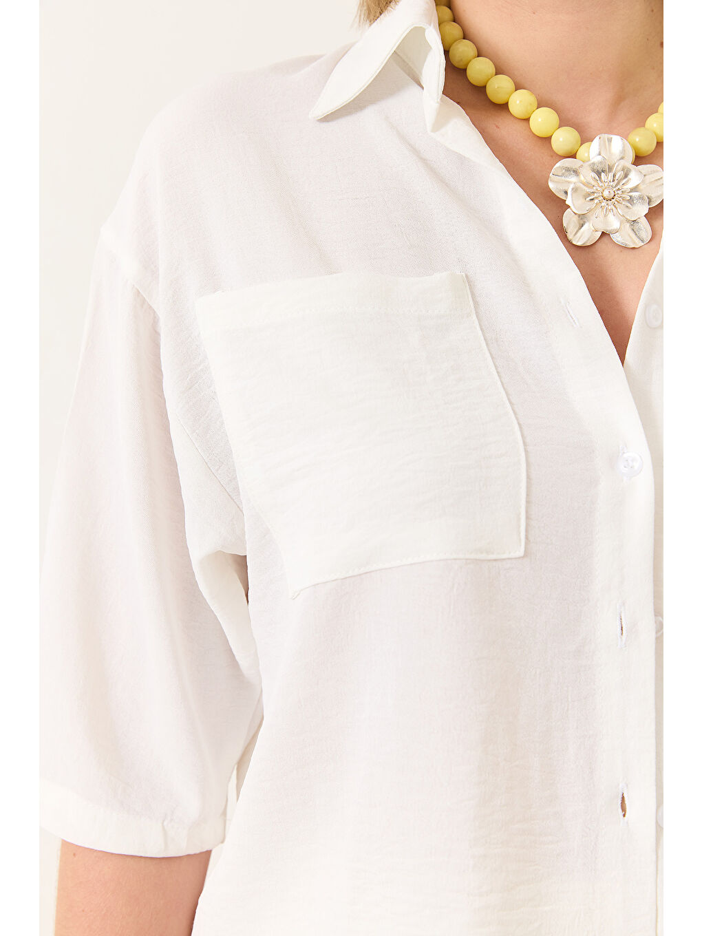 Ekru Kadın Çift Cep Detaylı Keten Aerobin Oversize Kısa Gömlek-5