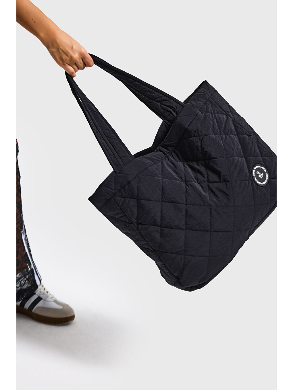 Siyah Renk Baklava Desenli Askılı Özel Tasarım Çanta-2