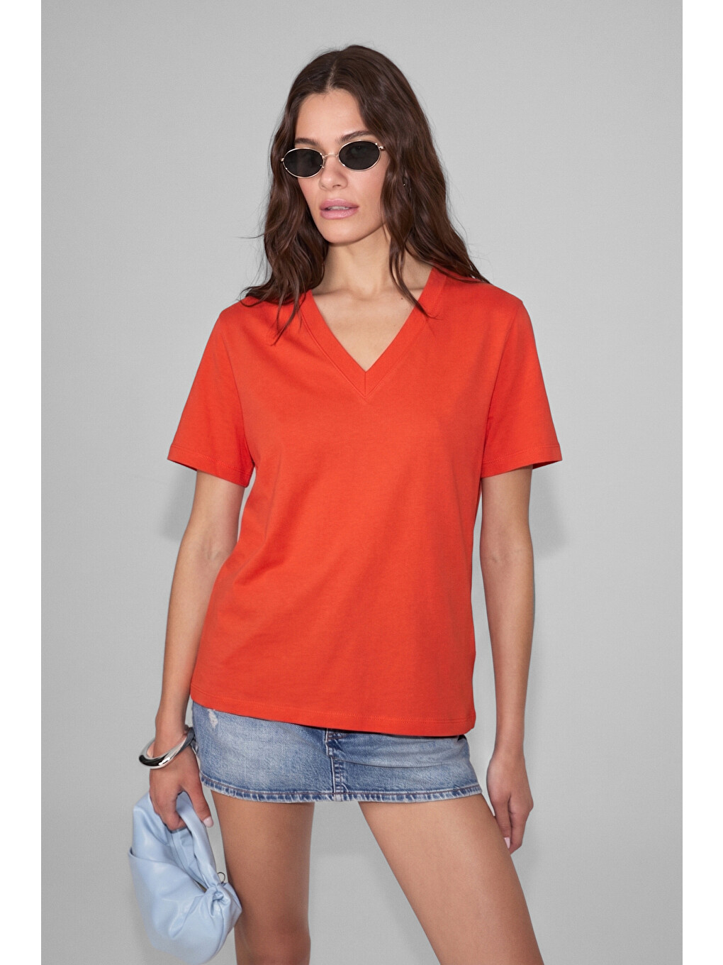 Sheane Kadın %100 Organik Pamuk Derin V Yakalı Comfort Fit Kırmızı T-shirt