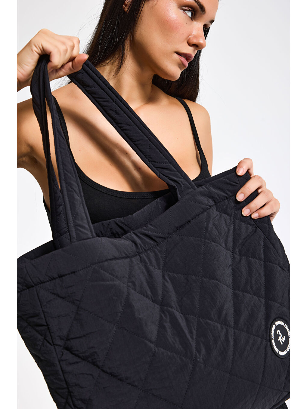 Siyah Renk Baklava Desenli Askılı Özel Tasarım Çanta-4