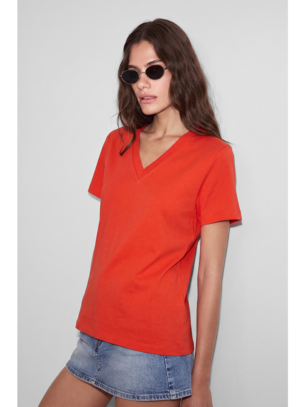 Sheane Kadın %100 Organik Pamuk Derin V Yakalı Comfort Fit Kırmızı T-shirt-1