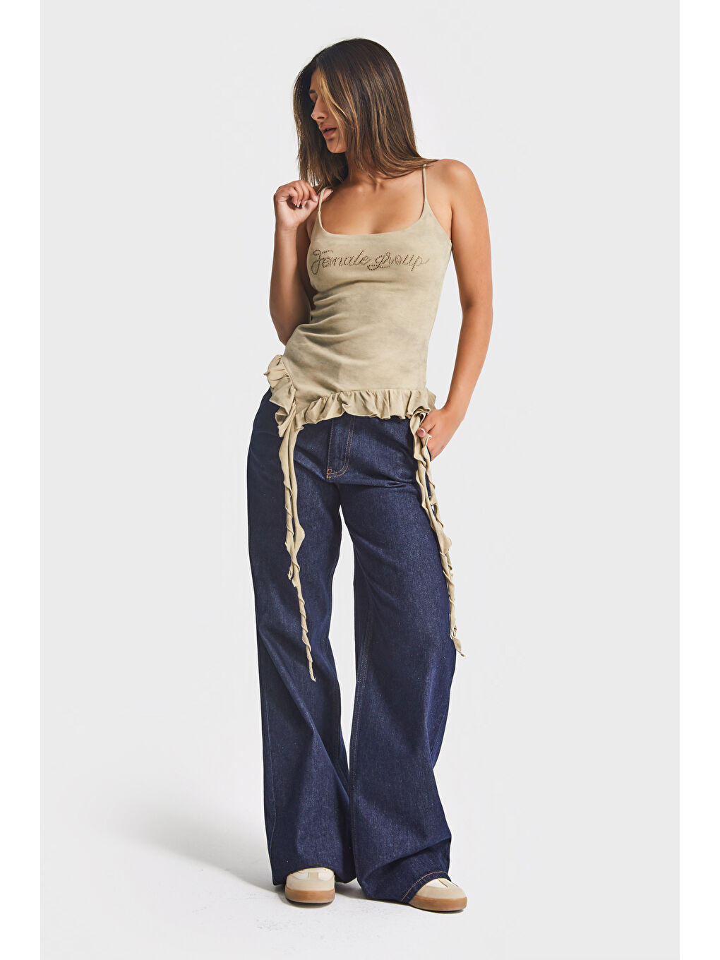 Kadın Bej Renk s5-15 Taş Baskılı Fırfır Detaylı Askılı Atlet T-Shirt-4