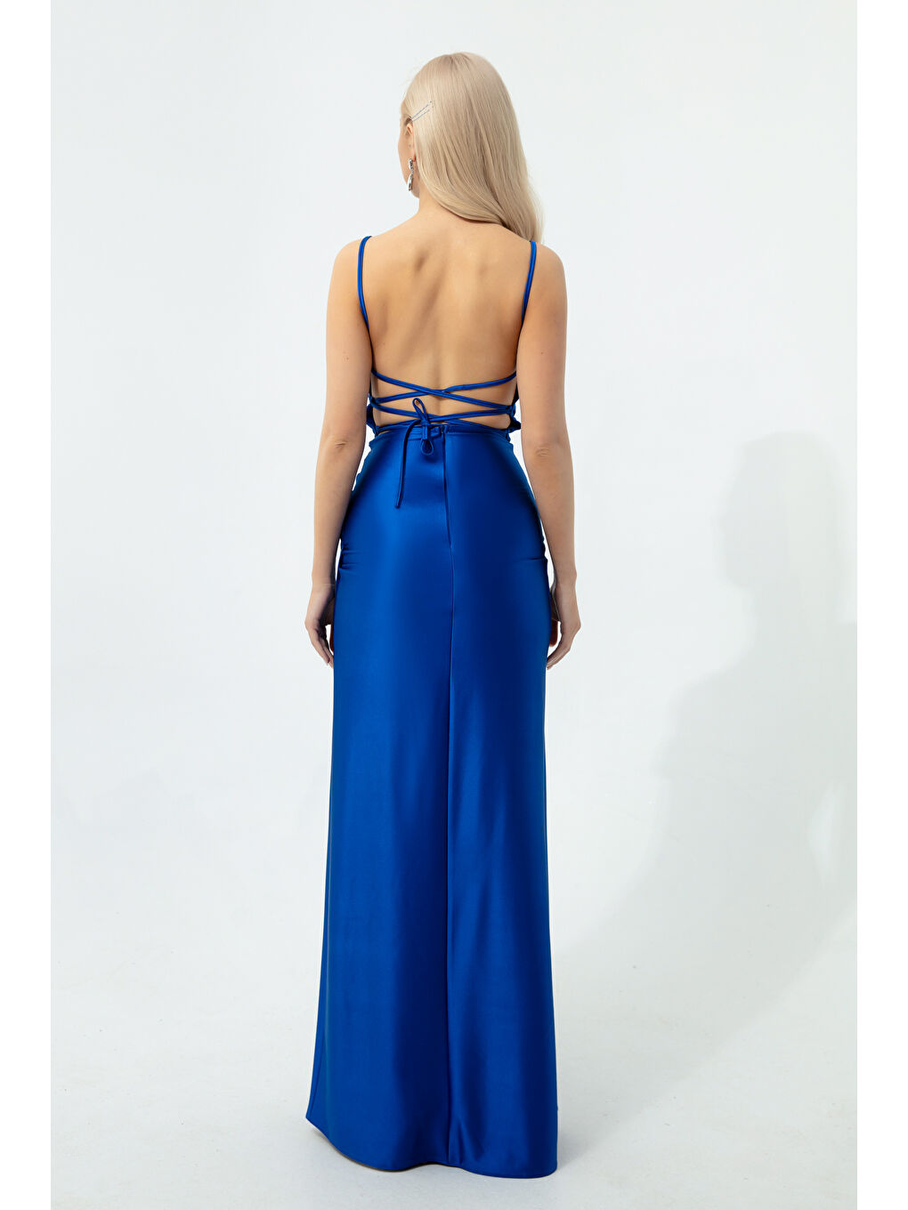 Mavi Kadın Saks Sırt Dekolteli Yırtmaçlı Uzun Abiye Elbise-4
