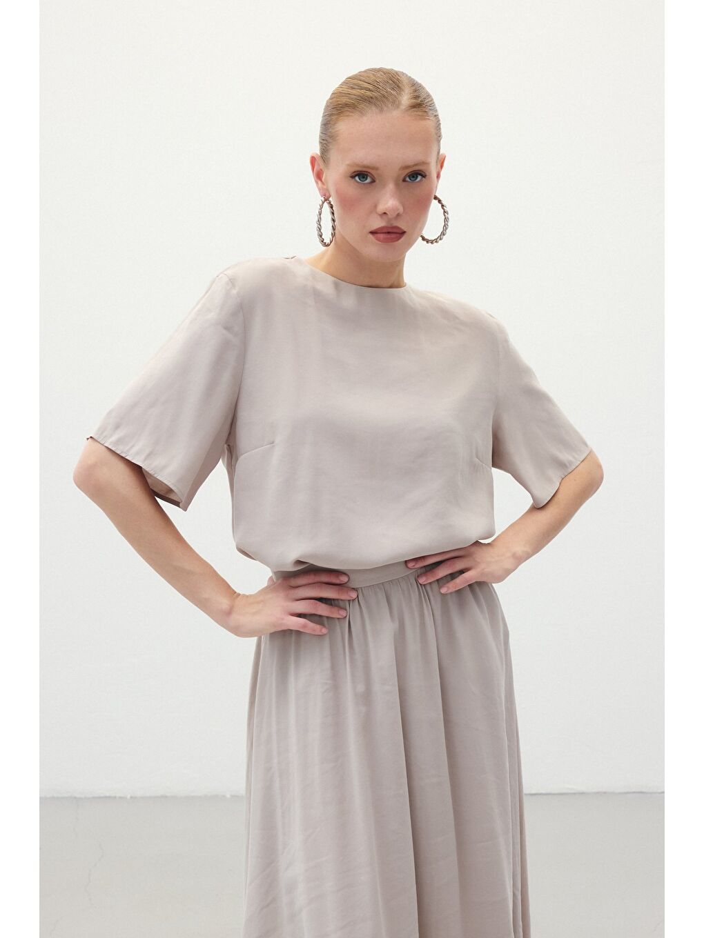 Bej Kısa Kollu Salaş Bluz - Taş