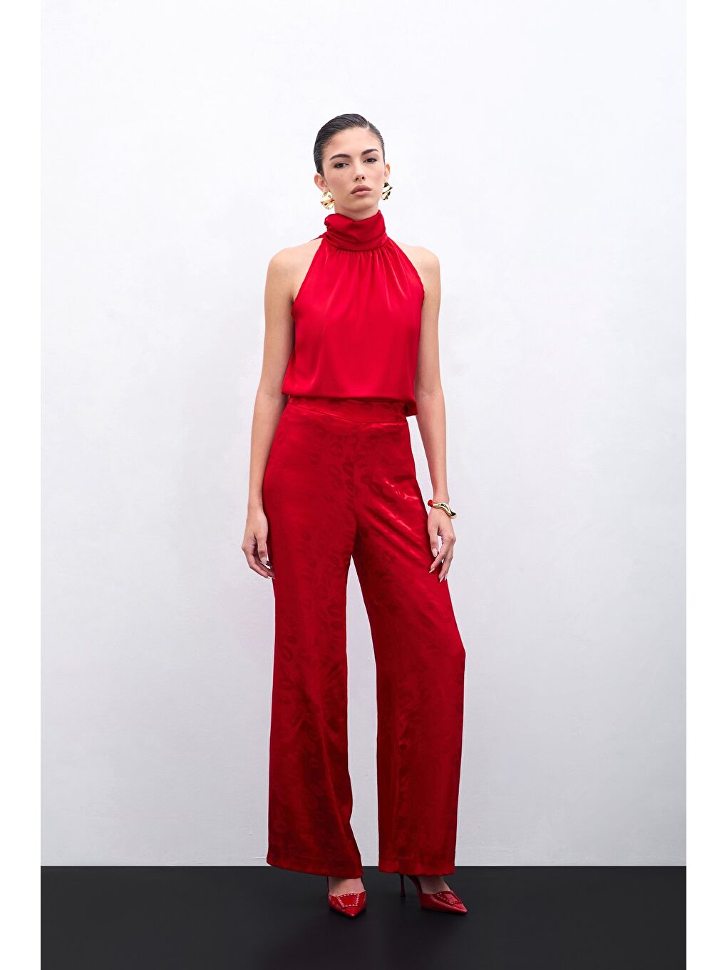 Boğazlı Kolsuz Bluz - Kırmızı-1