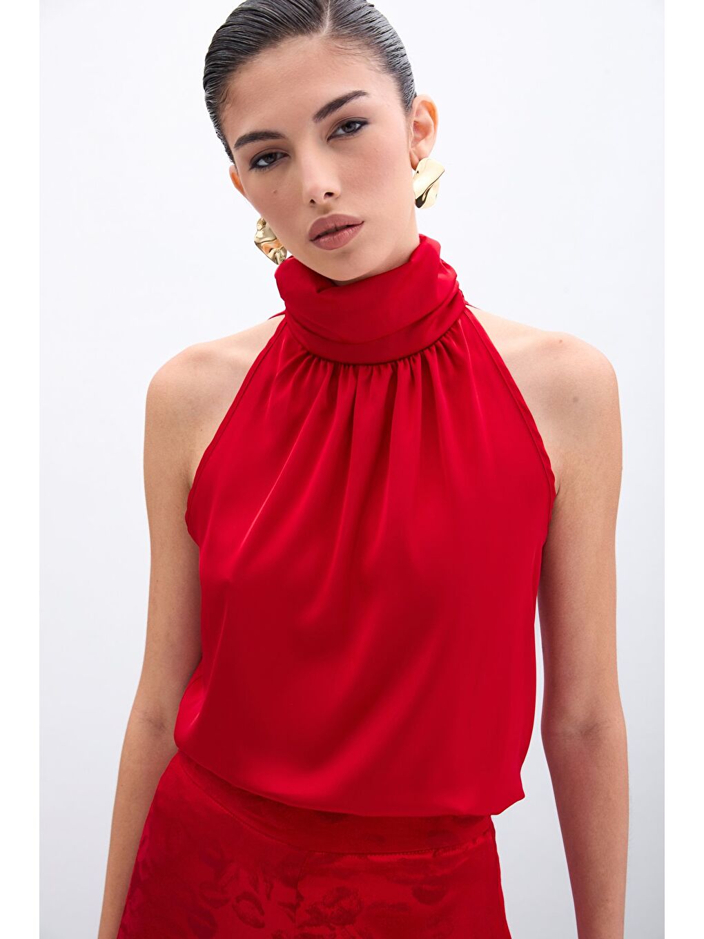 Boğazlı Kolsuz Bluz - Kırmızı-4
