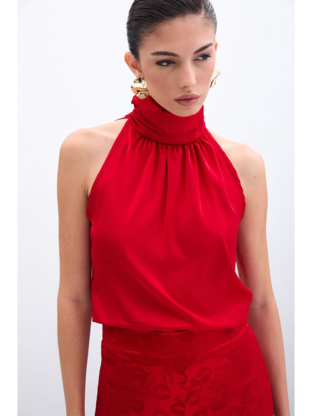 Boğazlı Kolsuz Bluz - Kırmızı-5