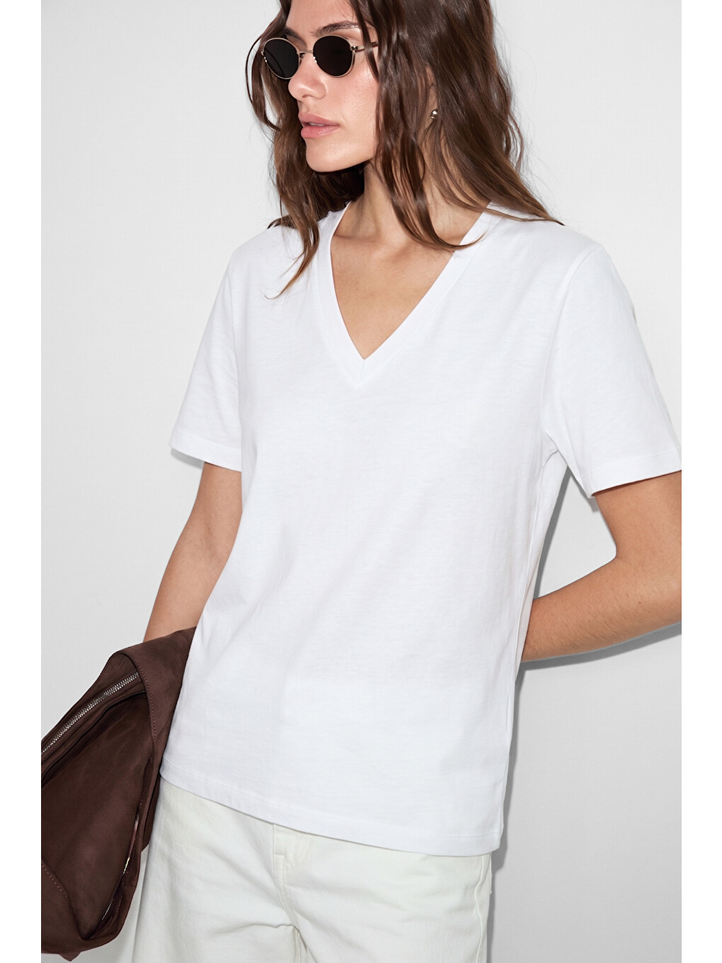 Sheane Kadın %100 Organik Pamuk Derin V Yakalı Comfort Fit Beyaz T-shirt-1