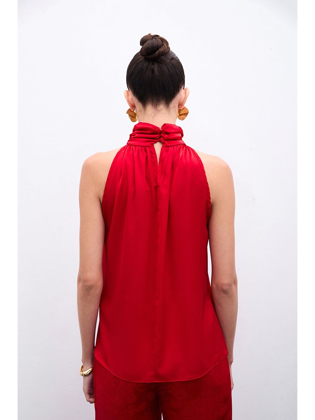 Boğazlı Kolsuz Bluz - Kırmızı-6