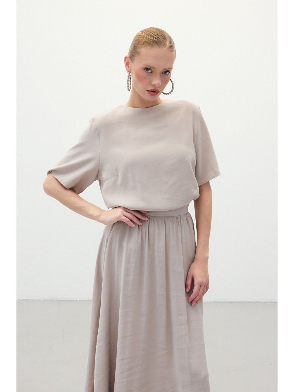 Bej Kısa Kollu Salaş Bluz - Taş-1