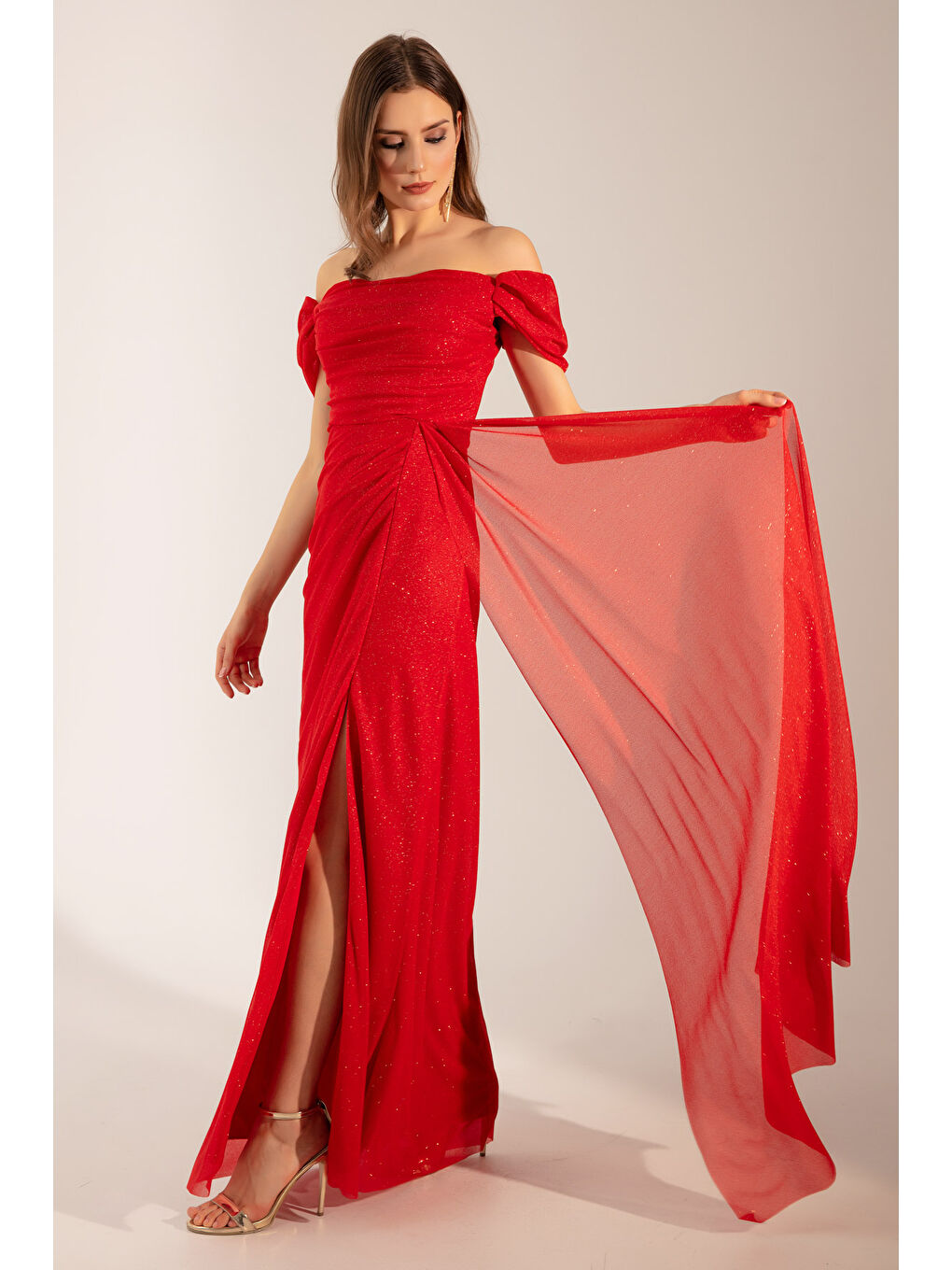 Kadın Kırmızı Kayık Yaka Drapeli Yırtmaçlı Uzun Simli Abiye Elbise-1
