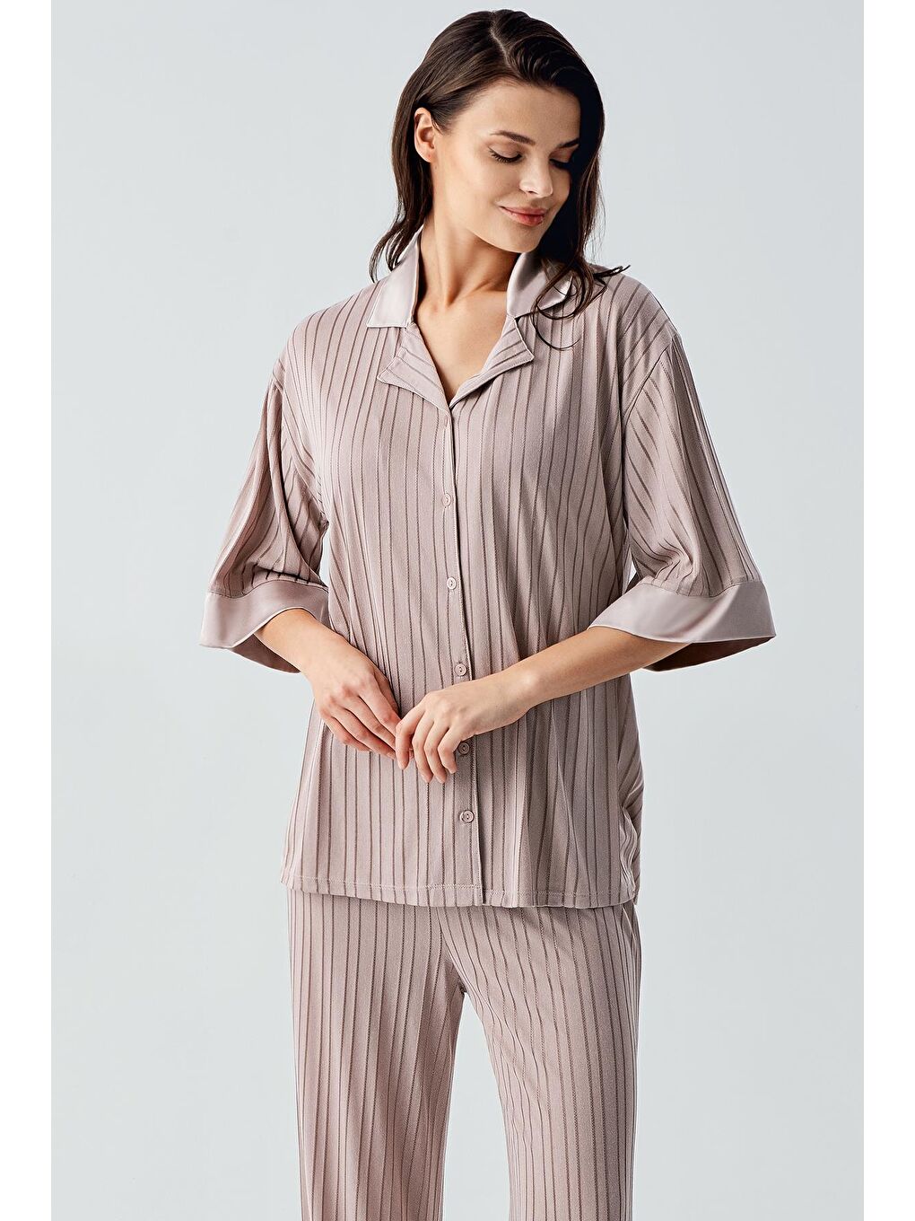 Bej Truvakar Kol Düğmeli Saten Detaylı Esnek Viskoz Pijama Takım 17202-1