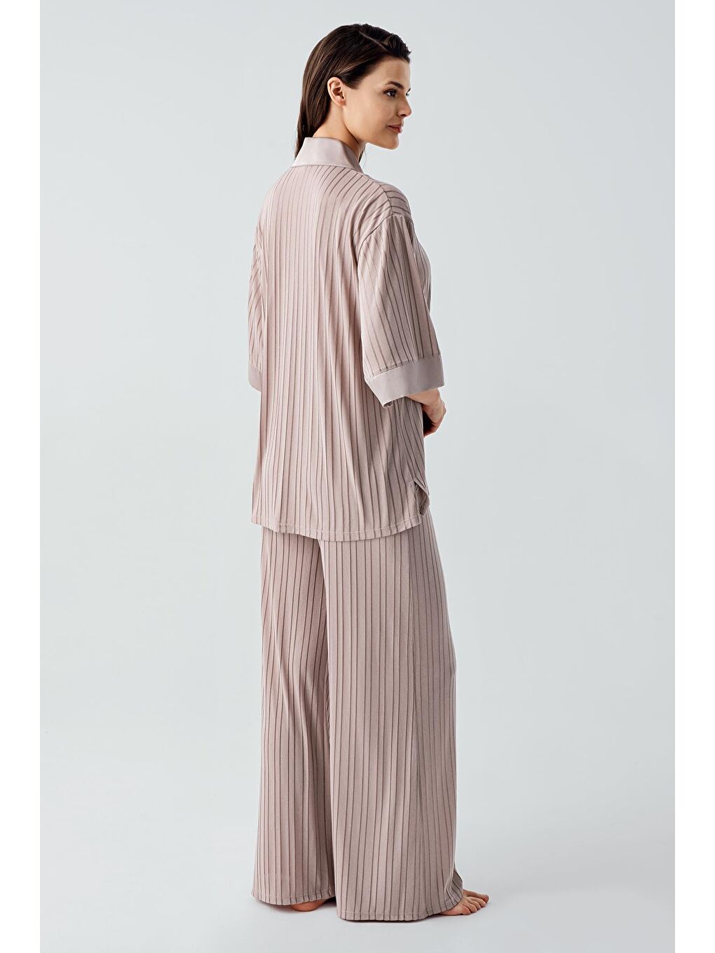 Bej Truvakar Kol Düğmeli Saten Detaylı Esnek Viskoz Pijama Takım 17202-2