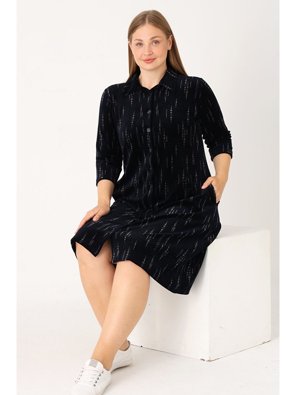 Lacivert Boydan Düğmeli Cepli Kadife Büyük Beden Elbise-2