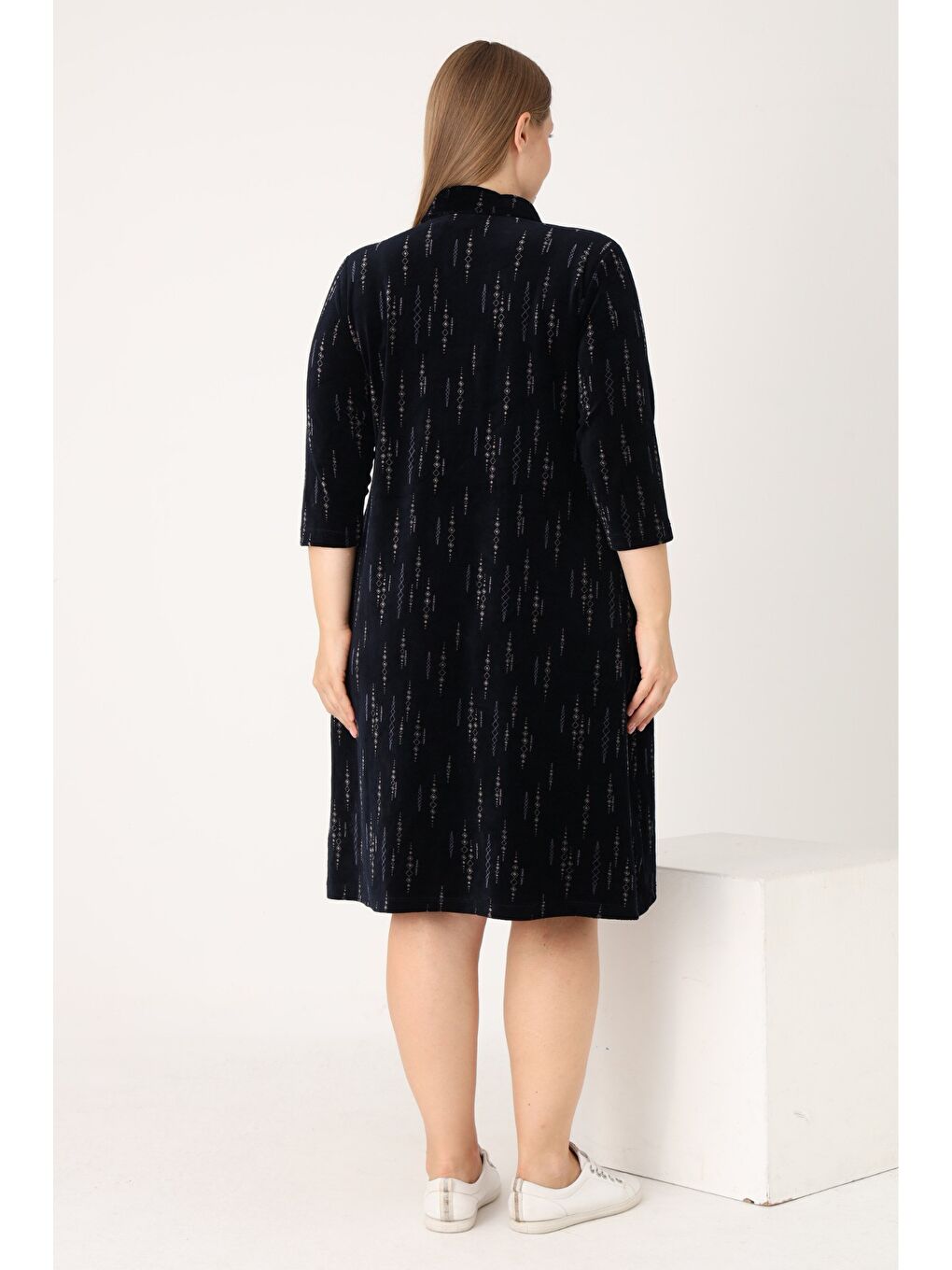 Lacivert Boydan Düğmeli Cepli Kadife Büyük Beden Elbise-4