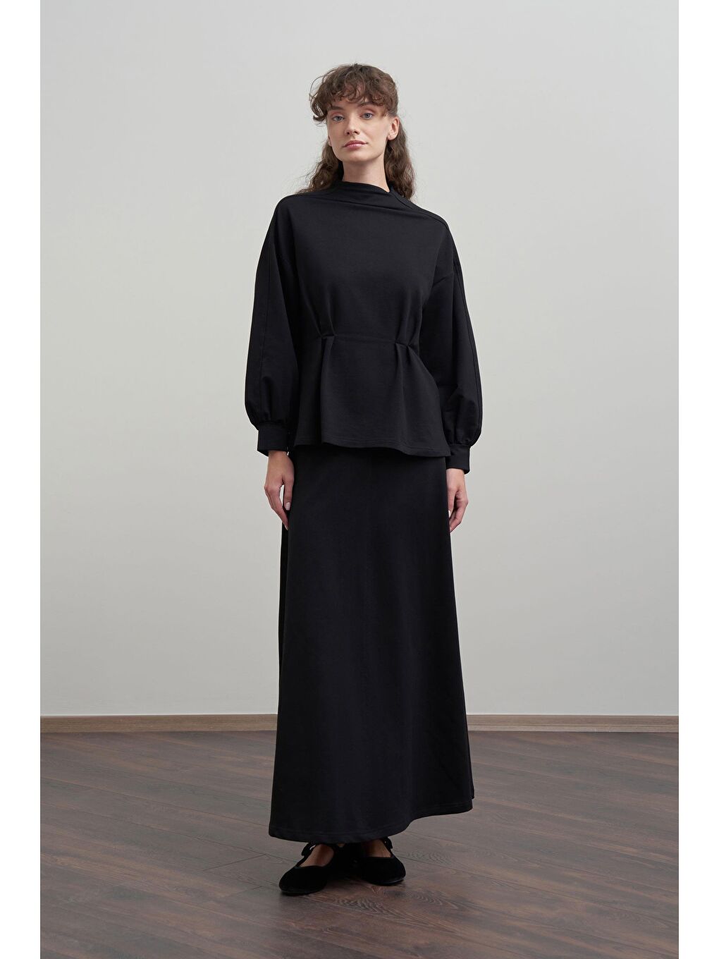 Siyah-Yumuşak Dokulu Pile Detaylı Etekli Takım