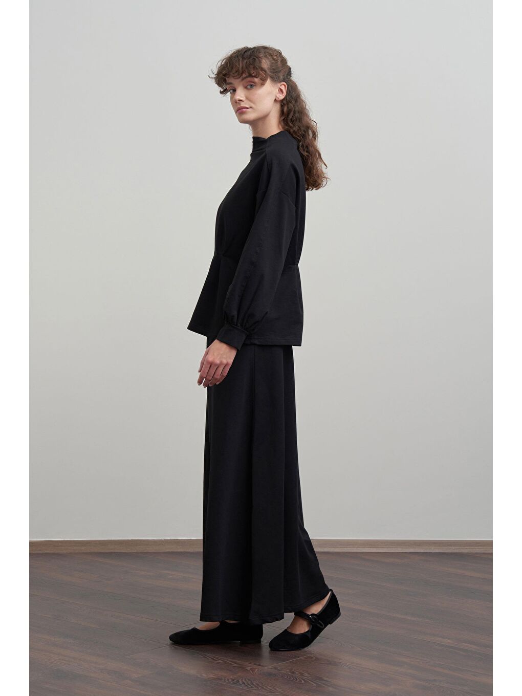 Siyah-Yumuşak Dokulu Pile Detaylı Etekli Takım-1