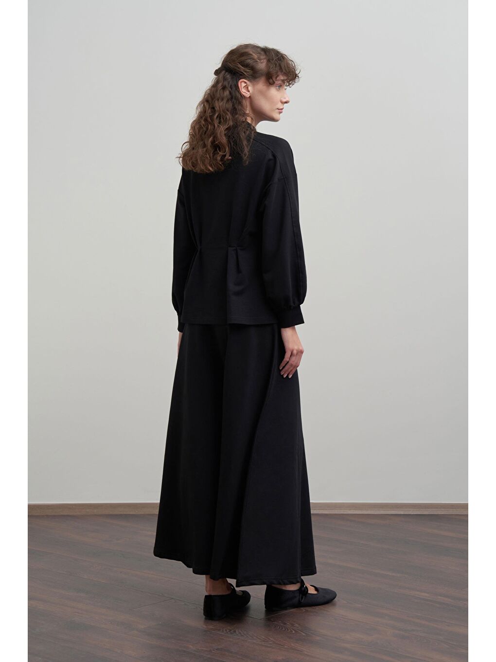 Siyah-Yumuşak Dokulu Pile Detaylı Etekli Takım-2