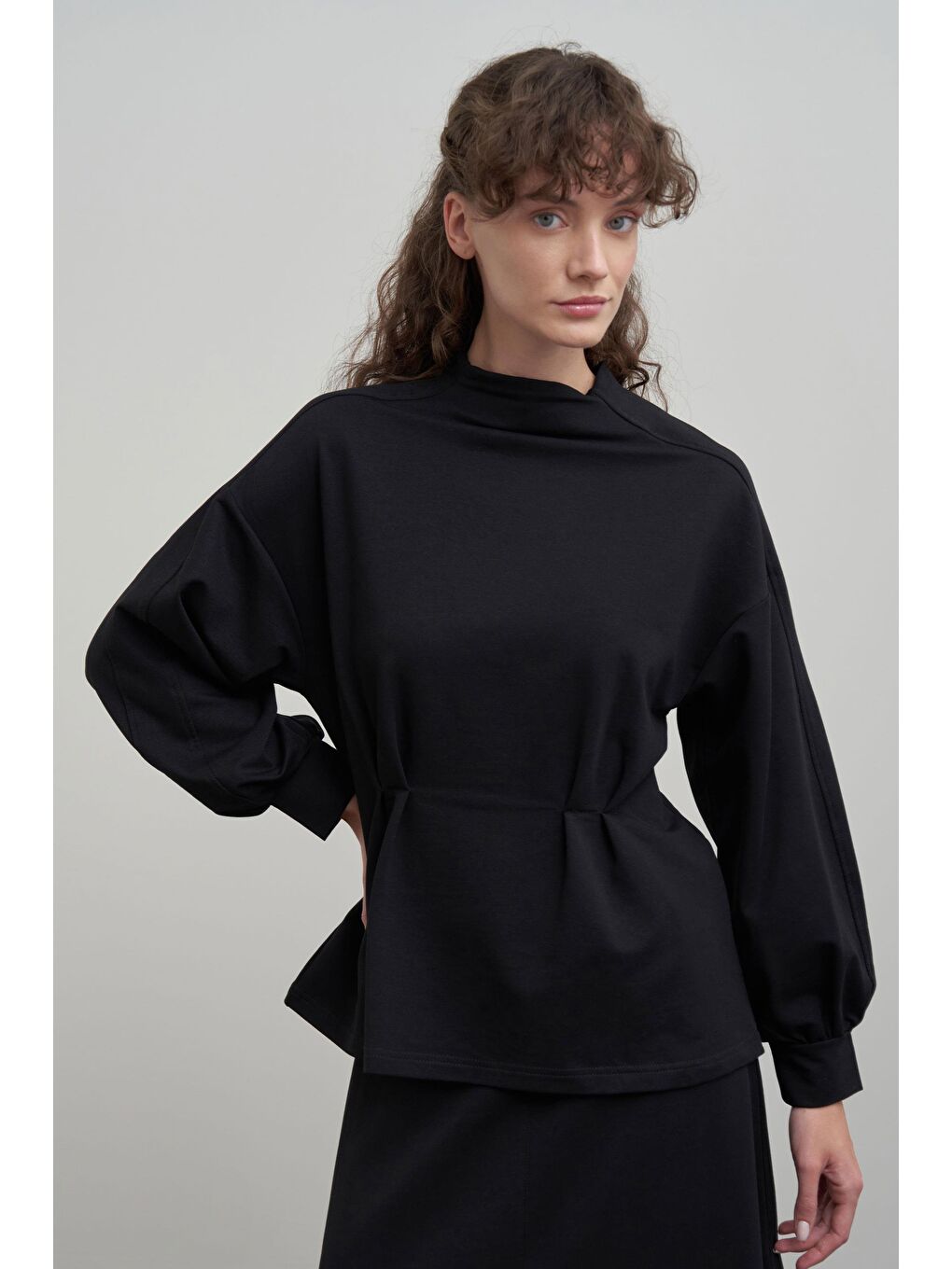 Siyah-Yumuşak Dokulu Pile Detaylı Etekli Takım-3