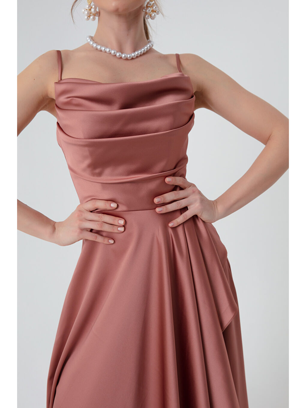 Pembe Kadın Somon Volanlı Yırtmaçlı Saten Abiye & Mezuniyet Elbisesi-3